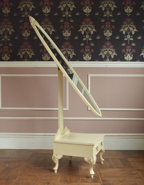 アンティーク家具 ドレッサーのように使えるアンティーク家具、ホワイトのスタンドミラー(姿見)。ミラーは角度調節ができます。(m-396-f)