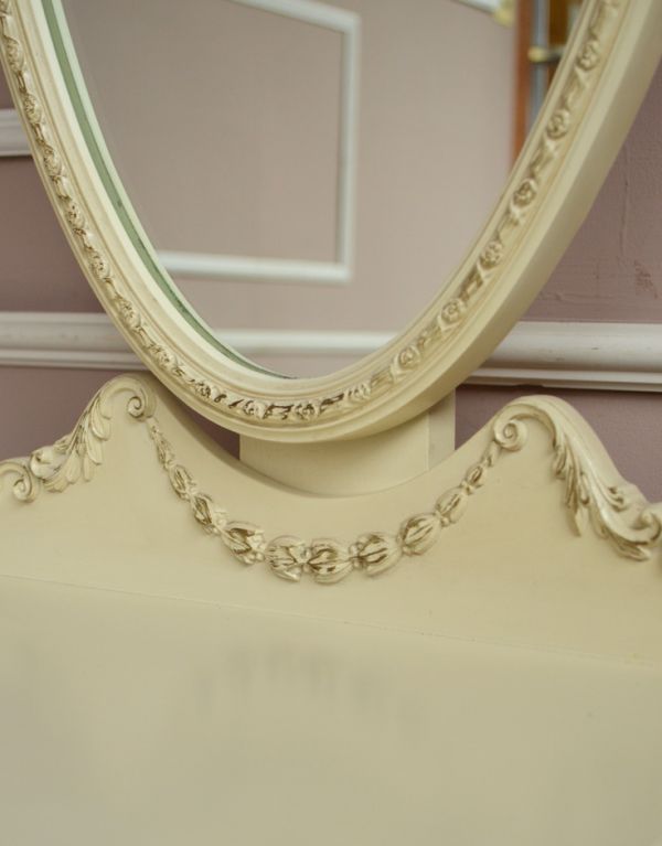 アンティーク家具 ドレッサーのように使えるアンティーク家具、ホワイトのスタンドミラー(姿見)。ゴールドとホワイトのコントラストはとっても華やかに魅せてくれます。(m-396-f)