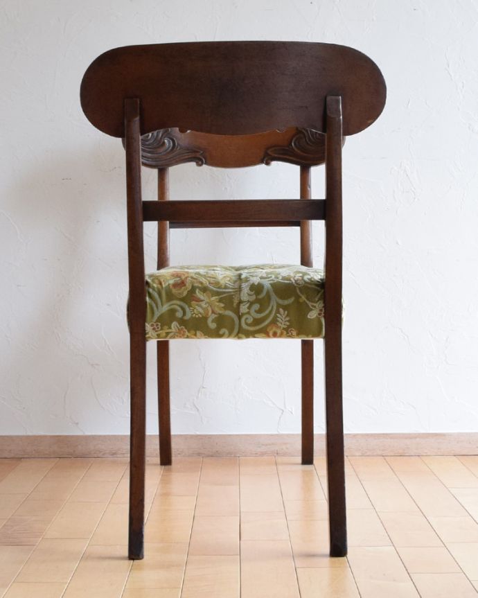 セティ・ソファ・ベンチ　アンティーク チェア　英国アンティーク家具、装飾が美しいマホガニー材のウィンドーシート（ベンチ）。アンティークは新品ではないので、もちろん経年変化によるキズはありますが、専門の職人が目立たないようキレイにお直しをしているので、後姿までキレイです。(m-398-c)