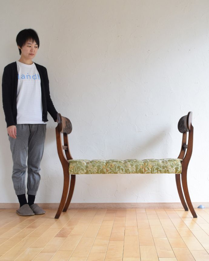 セティ・ソファ・ベンチ　アンティーク チェア　英国アンティーク家具、装飾が美しいマホガニー材のウィンドーシート（ベンチ）。大人っぽい上品さで存在感たっぷり。(m-398-c)