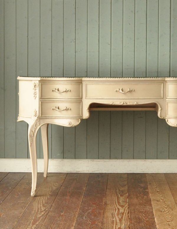 アンティーク家具 アンティークのフランス家具、ホワイトペイントのデスク。どこをとっても美しくて大満足。(m-399-f)