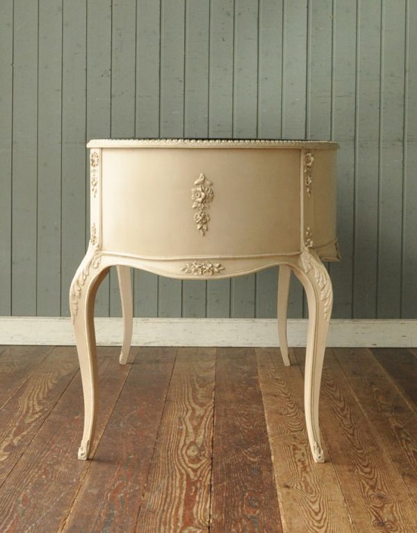 アンティーク家具 アンティークのフランス家具、ホワイトペイントのデスク。メンテナンスしていますので、届いたその日からお使いいただけます。(m-399-f)