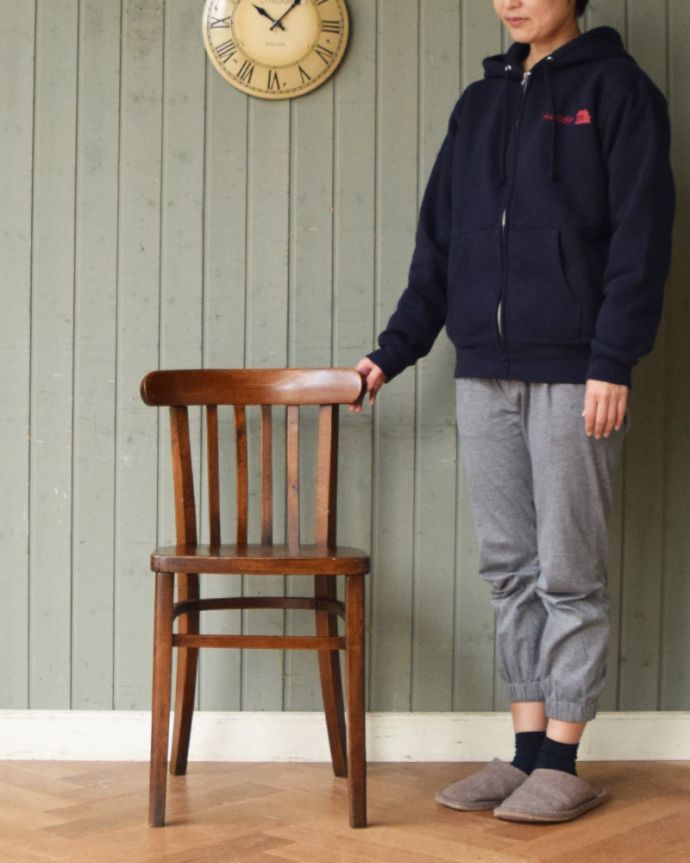 ベントウッドチェア　アンティーク チェア　アンティーク英国の椅子、背もたれのカーブがキレイなベントウッドチェア。背もたれにも曲げ木の技術が活かされています。(m-401-c)