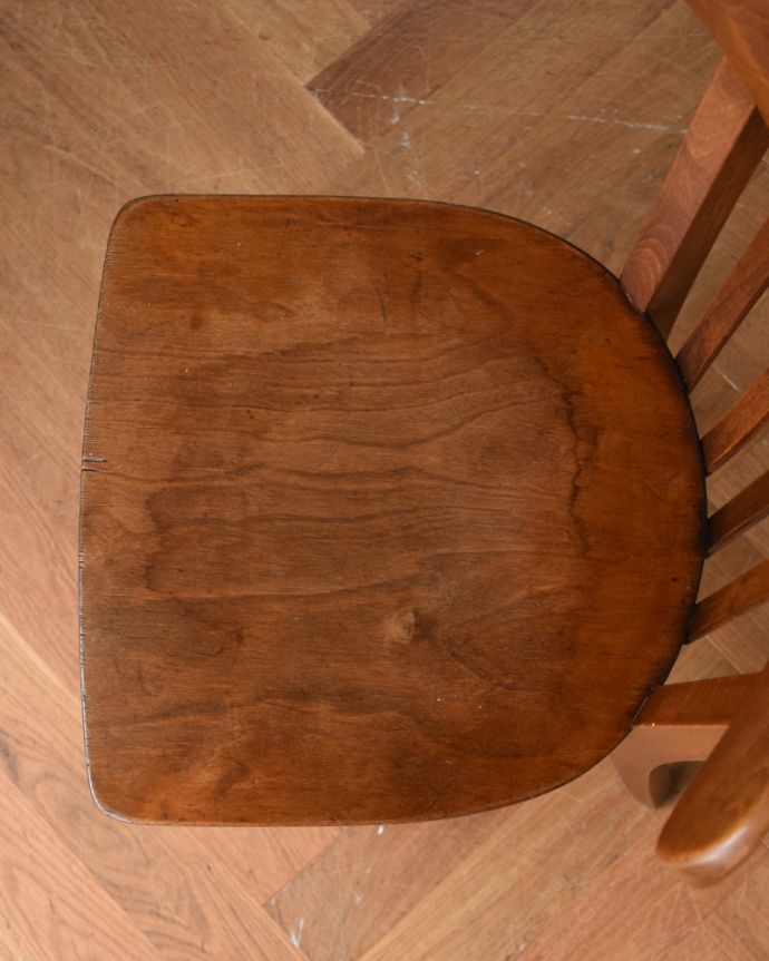 ベントウッドチェア　アンティーク チェア　アンティーク英国の椅子、背もたれのカーブがキレイなベントウッドチェア。広々としていて、座りやすい座面。(m-401-c)