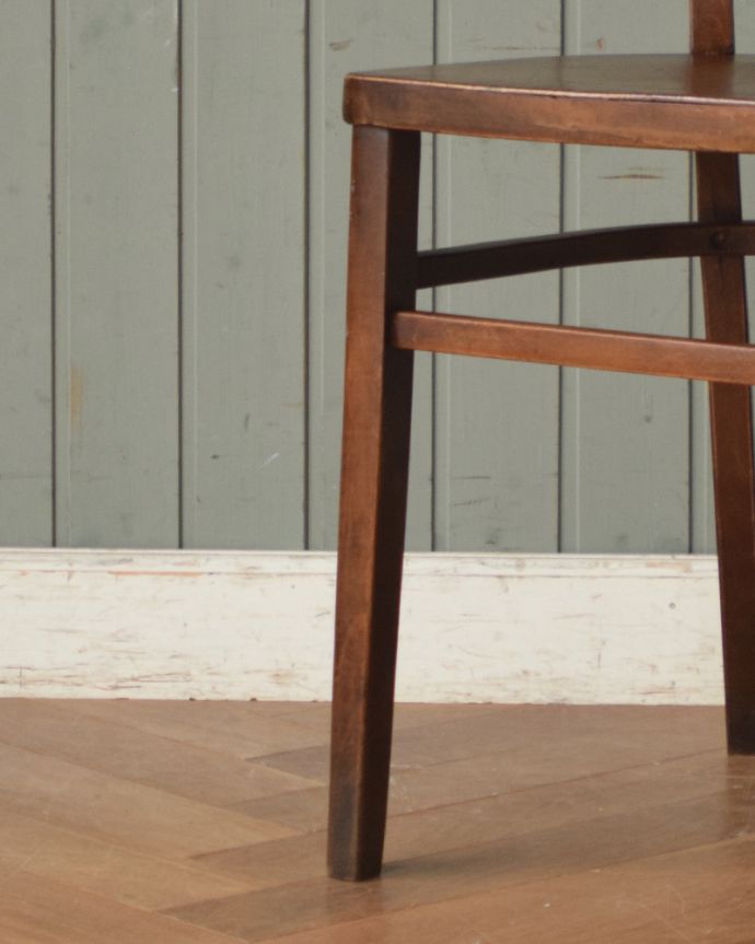 ベントウッドチェア　アンティーク チェア　アンティーク英国の椅子、背もたれのカーブがキレイなベントウッドチェア。きちんとお直ししていますので、大柄な男性でも安心してお掛け下さい。(m-401-c)