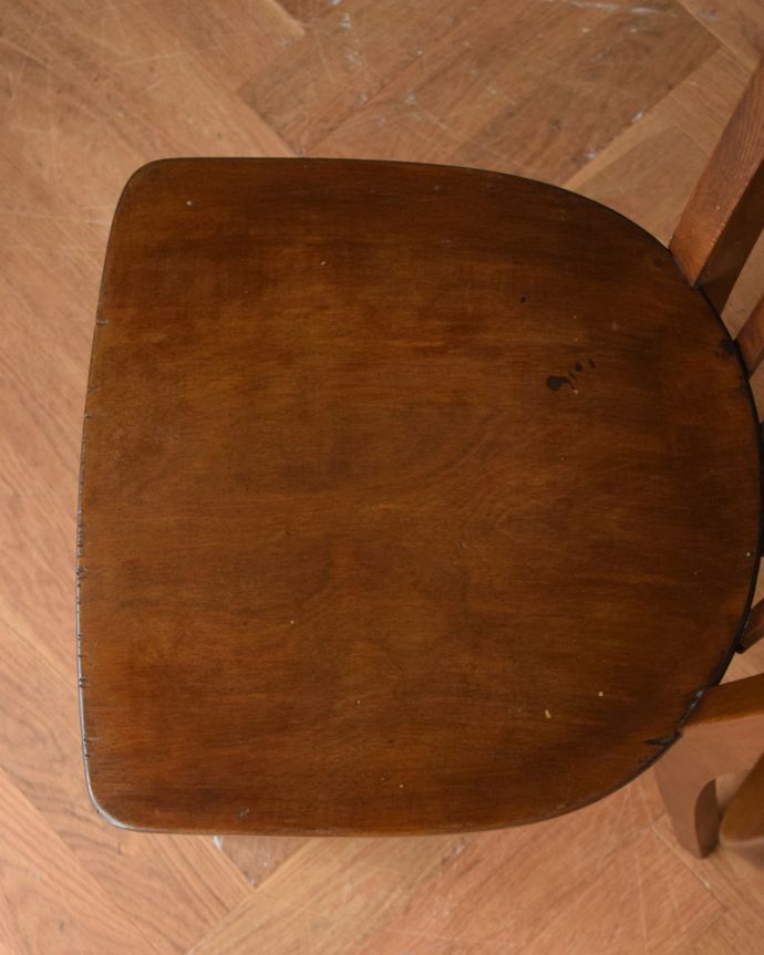 ベントウッドチェア　アンティーク チェア　書斎やダイニングでも使えるアンティークベントウッドチェア。広々としていて、座りやすい座面。(m-402-c)