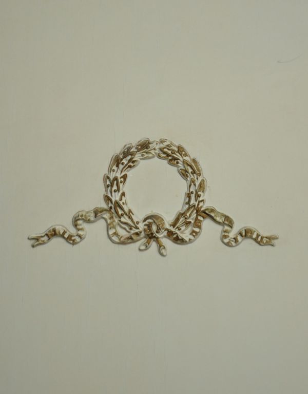 アンティーク家具 ドレッシーなアンティークのフレンチ家具、6杯引き出しのチェスト。細やかな装飾が美しいので、見ているだけでうっとりしちゃいます。(m-403-f)