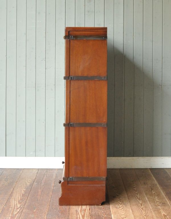 アンティークのキャビネット　アンティーク家具　グローブ・ヴェルニッケ社のアンティーク家具、スタッキングブックケース（本棚）。木製で丈夫です。(m-410-f)
