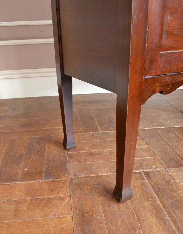 サイドボード アンティーク家具 アンティークのカッコイイ英国家具、大理石のウォッシュスタンド。細長い脚です。(m-413-f)