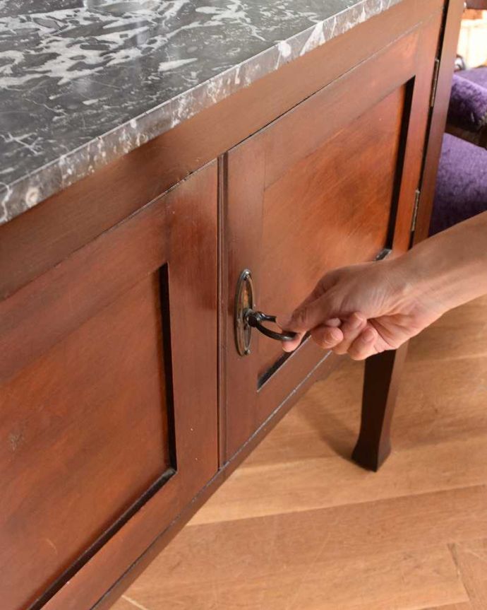 サイドボード　アンティーク家具　アンティークのカッコイイ英国家具、大理石のウォッシュスタンド。。(m-413-f)