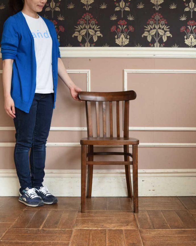 ベントウッドチェア　アンティーク チェア　アンティーク英国の椅子、ダイニングにオススメのベントウッドチェア。背もたれにも曲げ木の技術が活かされています。(m-421-c)