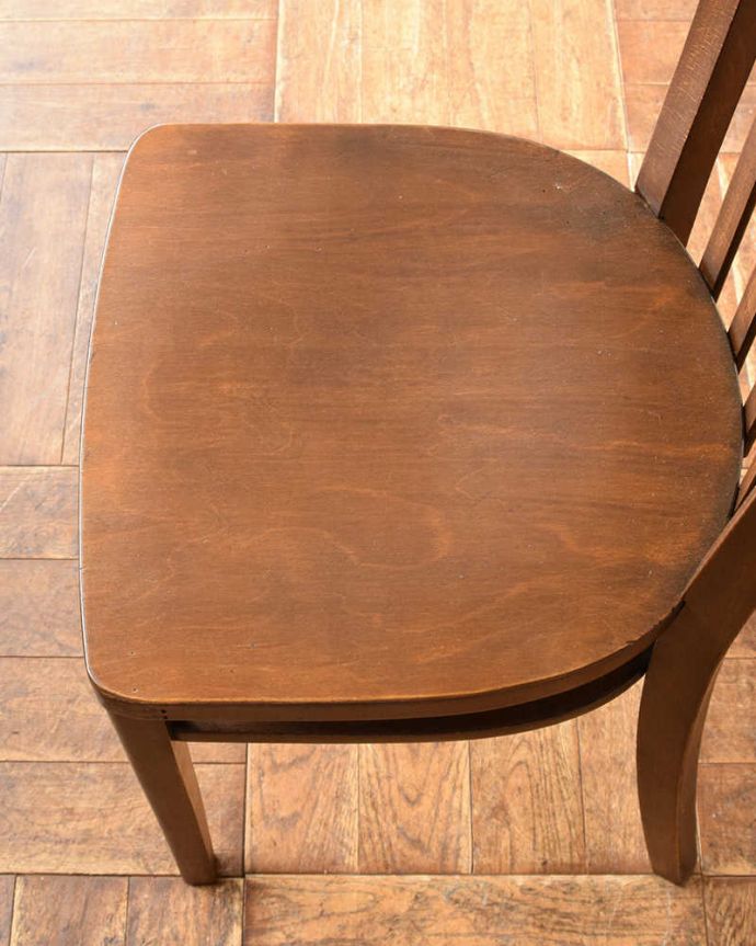 ベントウッドチェア　アンティーク チェア　アンティーク英国の椅子、ダイニングにオススメのベントウッドチェア。広々としていて、座りやすい座面。(m-421-c)