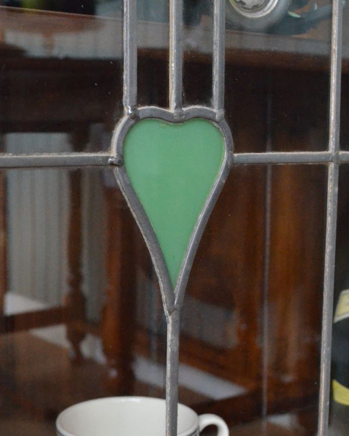 アンティークのキャビネット　アンティーク家具　ステンドグラスを嵌め込んだ英国のアンティークブックケース（本棚）。爽やかなパステルグリーンのステンドグラスがキレイです。(m-424-f)