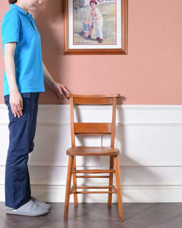 チャーチチェア　アンティーク チェア　聖書BOX付き、教会で使われていたアンティークチェアのチャーチチェア。教会で使われていた椅子名前の通り、日曜日に礼拝に教会に来た人たちが座っていたチャーチチェア。(m-427-c)