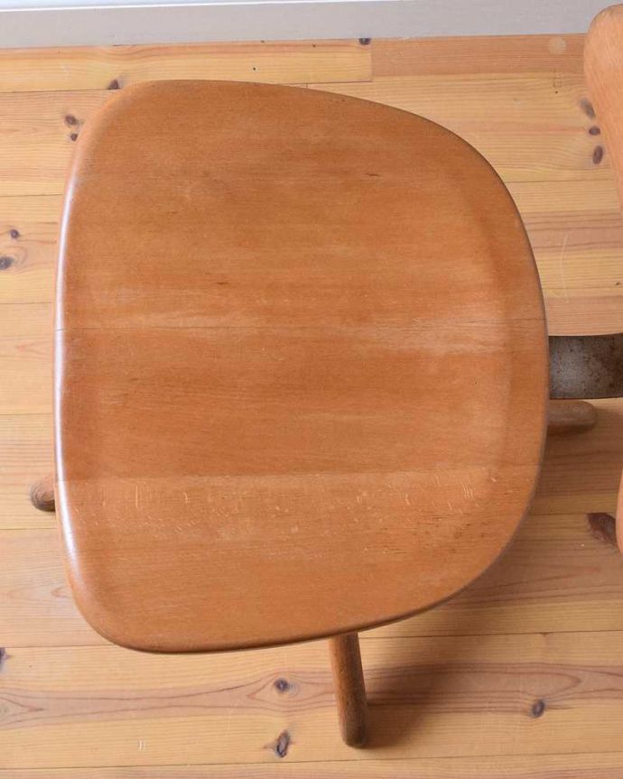 アンティーク　木製回転式デスクチェア 英国アンティークの回転椅子、木製のデスクチェア（リボルビングチェア