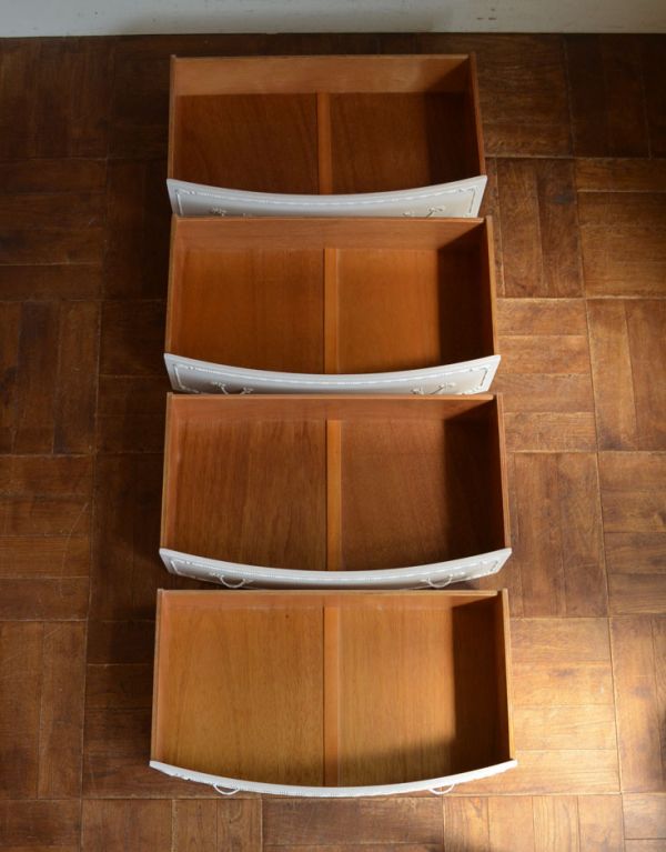 アンティークのチェスト アンティーク家具 ホワイトペイントのアンティークフランス家具、4段のフレンチチェスト。引き出しは4杯。(m-429-f)