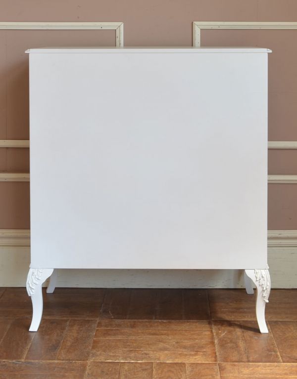 アンティークのチェスト アンティーク家具 ホワイトペイントのアンティークフランス家具、4段のフレンチチェスト。裏側もキチンと仕上げているので、キレイな状態です。(m-429-f)