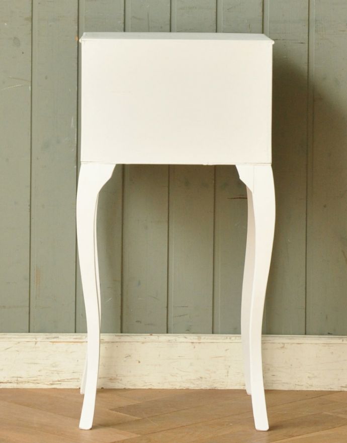 アンティークのチェスト　アンティーク家具　フランスのアンティークペイント家具、２杯引き出し付きのサイドチェスト。専門の職人によってお直ししていますが、アンティークは新品ではありません。(m-433-f)