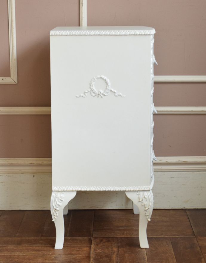 アンティークのチェスト　アンティーク家具　真っ白なアンティーク家具、フランスの美しいサイドチェスト。横から見てもステキです。(m-434-f-1)