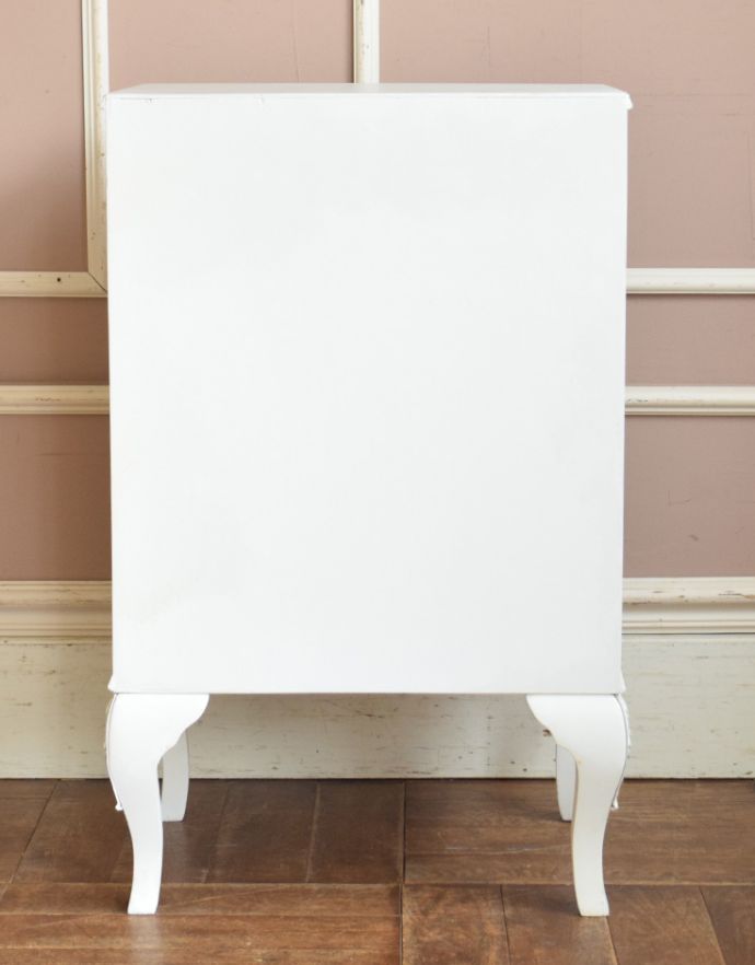 アンティークのチェスト　アンティーク家具　真っ白なアンティーク家具、フランスの美しいサイドチェスト。しっかりメンテナンスしているので、裏側もキレイです。(m-434-f-1)