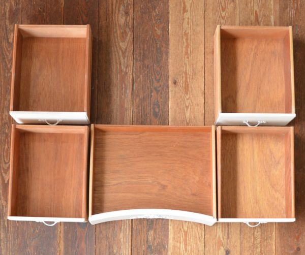 アンティーク家具　存在感のあるアンティークフレンチ家具、３面鏡のドレッシングテーブル。引き出しは全部で５杯です。(m-438-f)