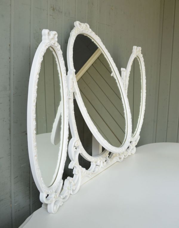 アンティーク家具　存在感のあるアンティークフレンチ家具、３面鏡のドレッシングテーブル。大きな鏡はお部屋を広く見せる効果大。(m-438-f)