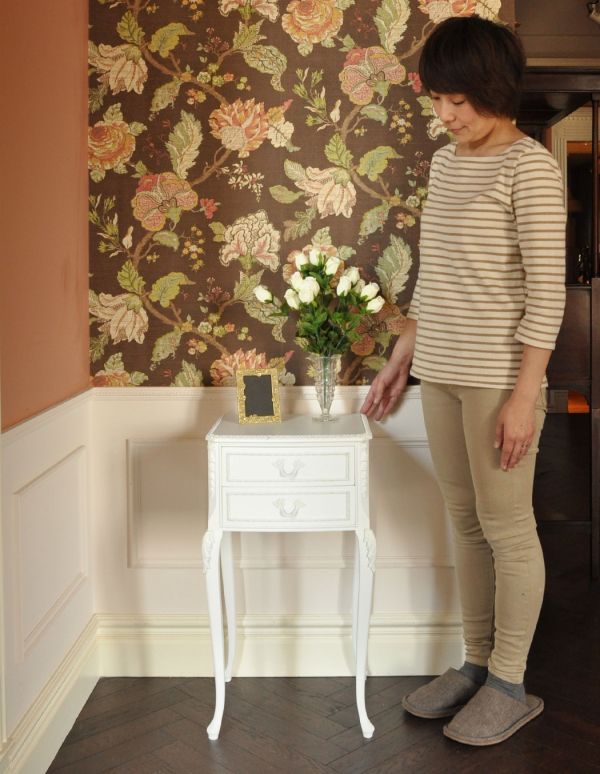 アンティーク家具　アンティークペイント家具、フランスのスラリとした脚のサイドチェスト。とっても可愛いカップボード。(m-439-f)