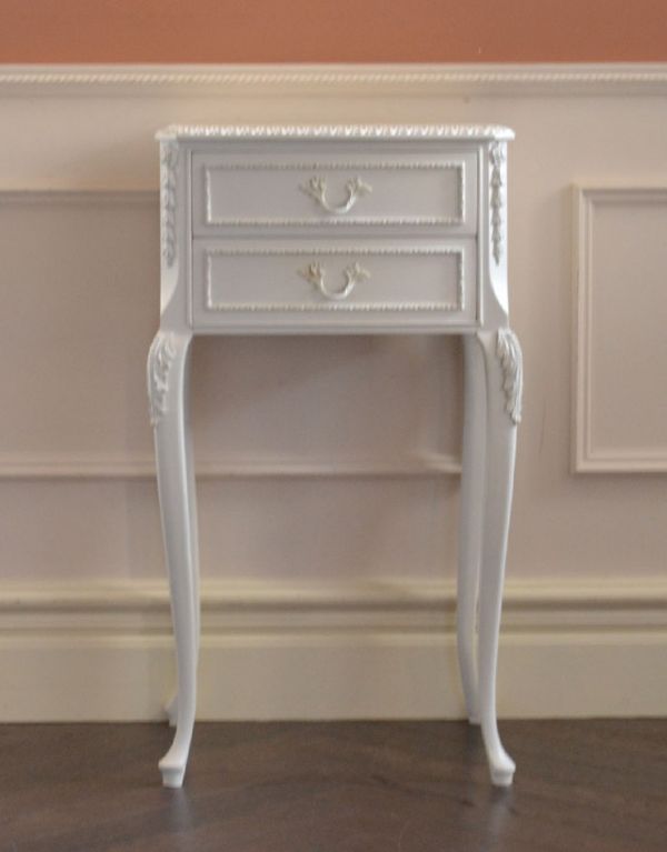 アンティークのチェスト アンティーク家具 フランスアンティークのペイント家具、コンパクトなサイドチェスト。上品でフランスらしい仕上がりです。(m-440-f)