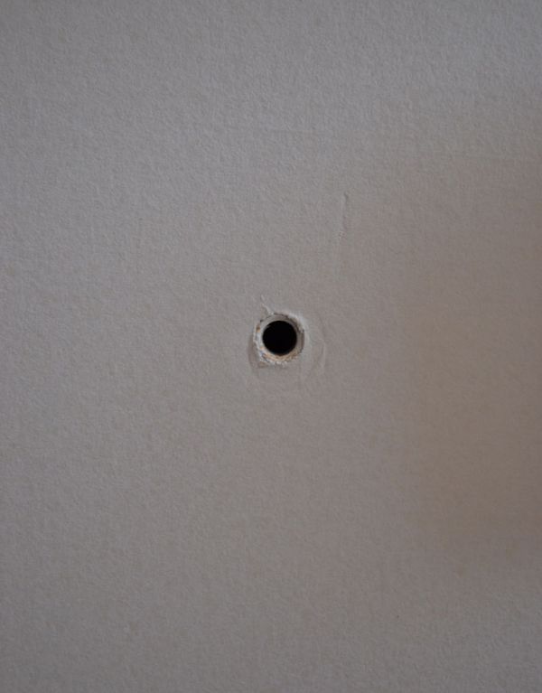 アンティークのチェスト アンティーク家具 フランスアンティークのペイント家具、コンパクトなサイドチェスト。背面に空気穴が2ヶ所開いています。(m-440-f)