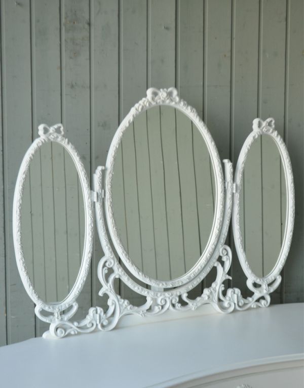 アンティーク家具　ゴージャスなアンティークフレンチ家具、３面鏡のドレッシングテーブル。大きな鏡はお部屋を広く見せる効果大。(m-441-f)