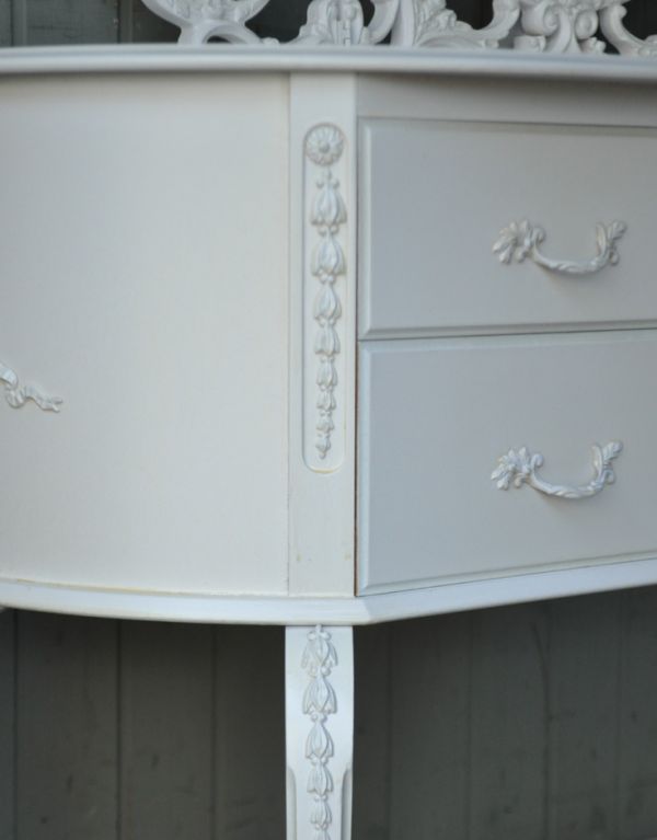 アンティーク家具　ゴージャスなアンティークフレンチ家具、３面鏡のドレッシングテーブル。隅々まで細やかな彫があります。(m-441-f)