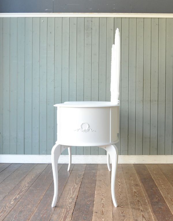 アンティーク家具　ゴージャスなアンティークフレンチ家具、３面鏡のドレッシングテーブル。サイドにも可愛い飾り。(m-441-f)