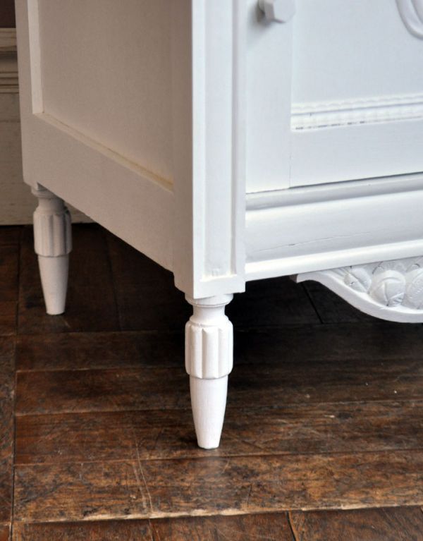 アンティークのキャビネット　アンティーク家具　アンティークのフランス家具、ホワイトペイントのナイトテーブル。きちんと支えます。(m-442-f)