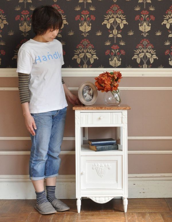 アンティークのキャビネット　アンティーク家具　アンティークのフランス家具、ホワイトペイントのナイトテーブル。とっても可愛いチェスト。(m-442-f)