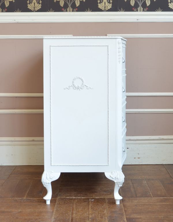 アンティーク家具 ホワイトペイントのフランスアンティーク家具、4段のフレンチチェスト。メンテナンスをしっかりしてお届けしますので、届いた日からお使いくださいね。(m-447-f)