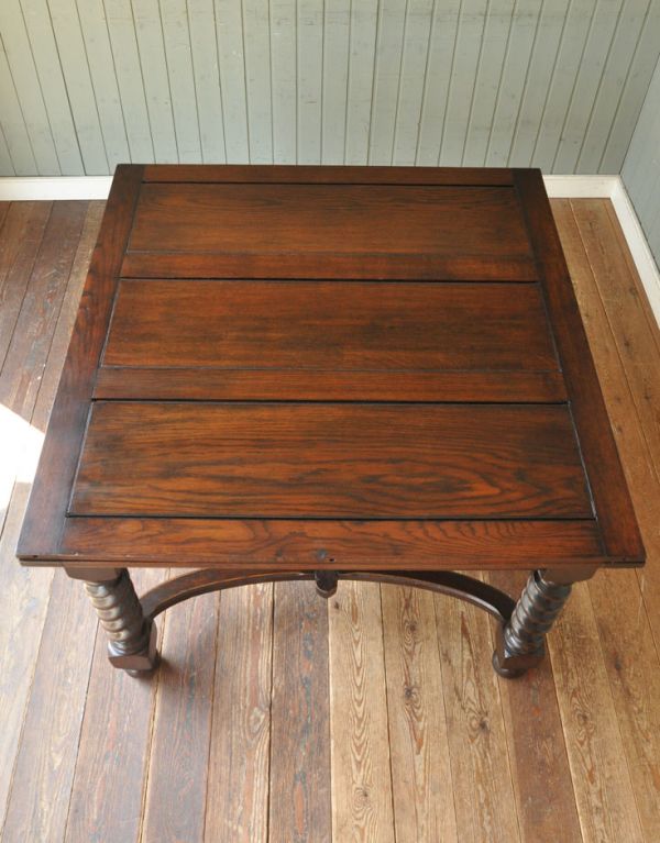 ロイドテーブル　アンティーク家具　イギリスのアンティーク家具、脚がお洒落なドローリーフテーブル（ダイニングテーブル）。温かみのある落ち着いた色です。(m-450-f)