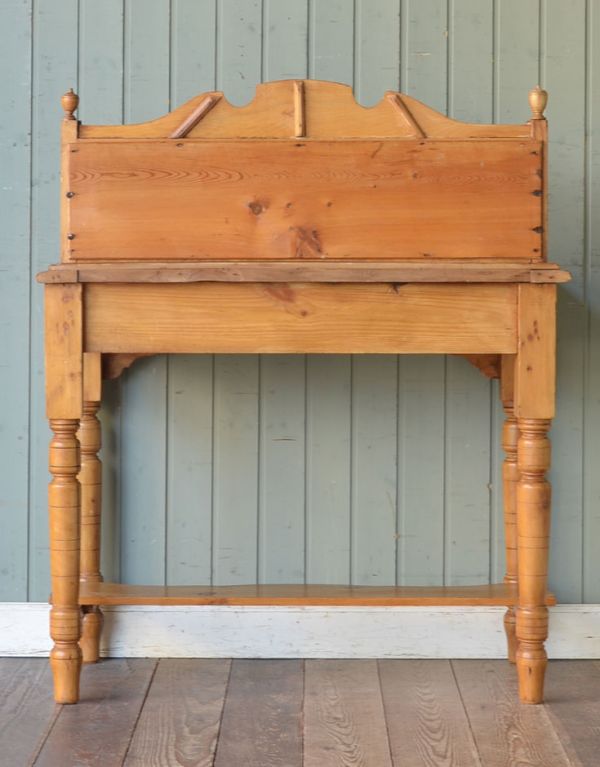 アンティークのキャビネット　アンティーク家具　イギリスのアンティーク家具、ナチュラルなパイン材のウォッシュスタンド（洗面台）。きちんとメンテナンスしているので、裏側もキレイな状態です。(m-451-f)