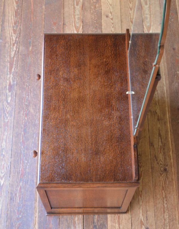 アンティークのドレッサー　アンティーク家具　大きなミラー付き英国のアンティーク家具、便利なドレッシングチェスト。天板はピカピカです。(m-453-f)