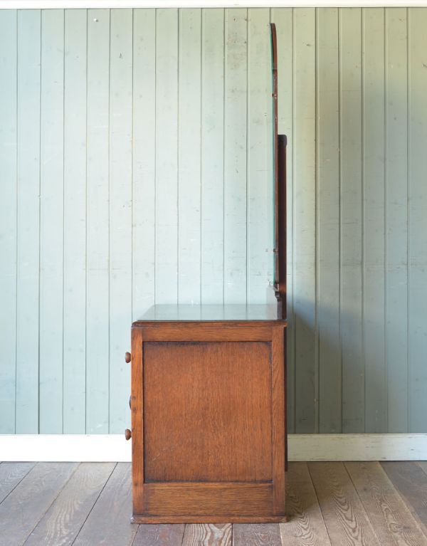 アンティークのドレッサー　アンティーク家具　大きなミラー付き英国のアンティーク家具、便利なドレッシングチェスト。木製で丈夫です。(m-453-f)