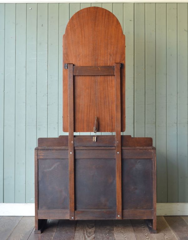 アンティークのドレッサー　アンティーク家具　大きなミラー付き英国のアンティーク家具、便利なドレッシングチェスト。裏側もキチンと仕上げているので、キレイな状態です。(m-453-f)