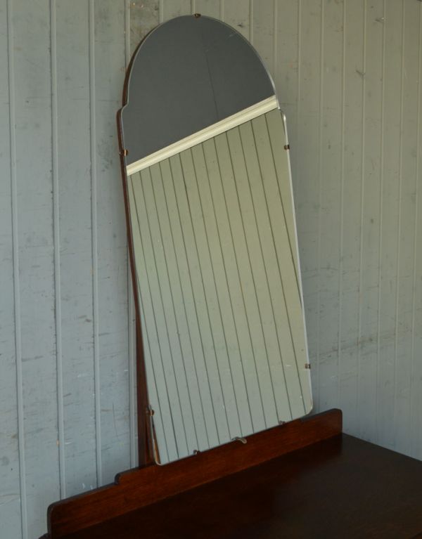 アンティークのドレッサー　アンティーク家具　大きなミラー付き英国のアンティーク家具、便利なドレッシングチェスト。大きな鏡はお部屋を広く見せる効果大。(m-453-f)