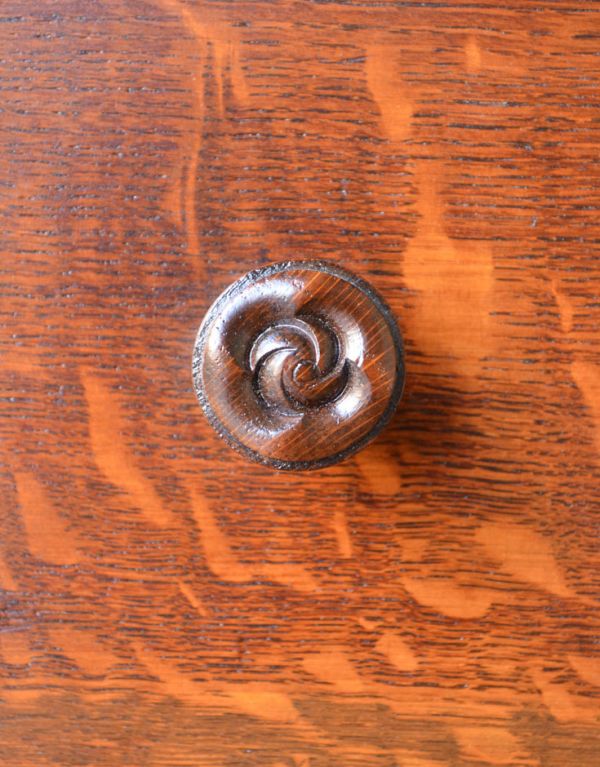 アンティークのドレッサー　アンティーク家具　大きなミラー付き英国のアンティーク家具、便利なドレッシングチェスト。引き出しの取っ手です。(m-453-f)