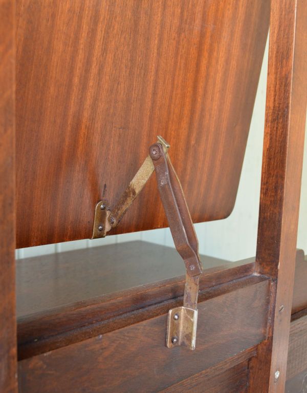 アンティークのドレッサー　アンティーク家具　大きなミラー付き英国のアンティーク家具、便利なドレッシングチェスト。ミラーの角度は裏にある金具で調節します。(m-453-f)