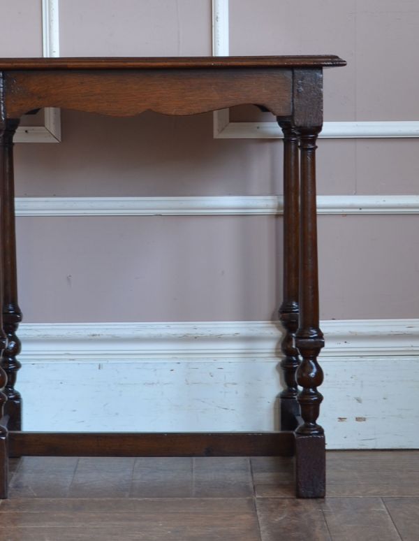 ロイドテーブル アンティーク家具 イギリスのアンティーク家具、便利なオケージョナルテーブル(花台)。きちんと修復しているので、届いたその日からお使いいただけます。(m-455-f)