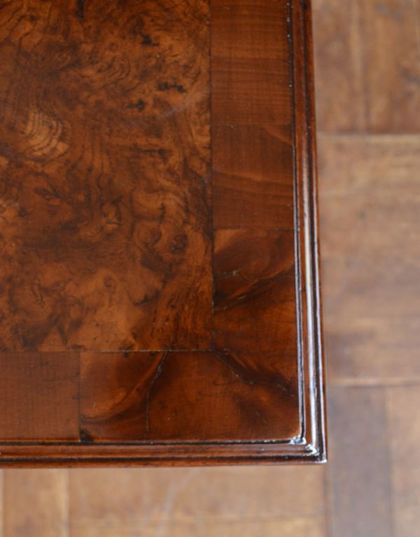 ロイドテーブル アンティーク家具 イギリスのアンティーク家具、便利なオケージョナルテーブル(花台)。大人っぽいカラーで落ち着きがあります。(m-455-f)