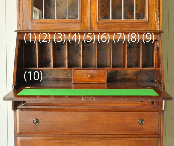 ビューロー　アンティーク家具　ステンドグラスのアンティーク家具、英国のブックビューロー（本棚とデスク）。パソコンを置いても広々としていて、使いやすいんです。(m-459-f)