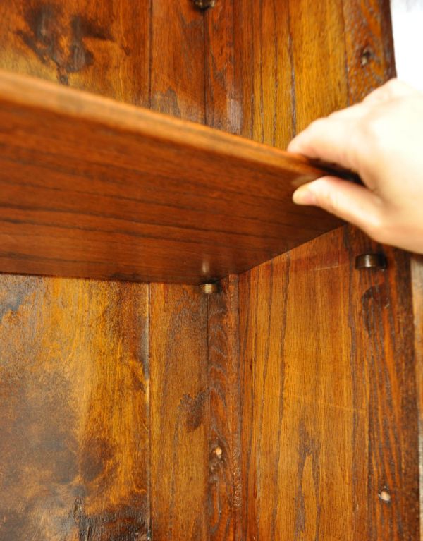 ビューロー　アンティーク家具　ステンドグラスのアンティーク家具、英国のブックビューロー（本棚とデスク）。扉内の棚板は、可動します。(m-459-f)