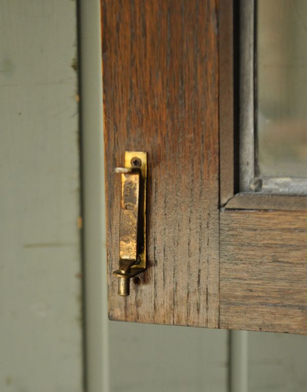 ビューロー　アンティーク家具　ステンドグラスのアンティーク家具、英国のブックビューロー（本棚とデスク）。扉に当時の金具が残っていました。(m-459-f)