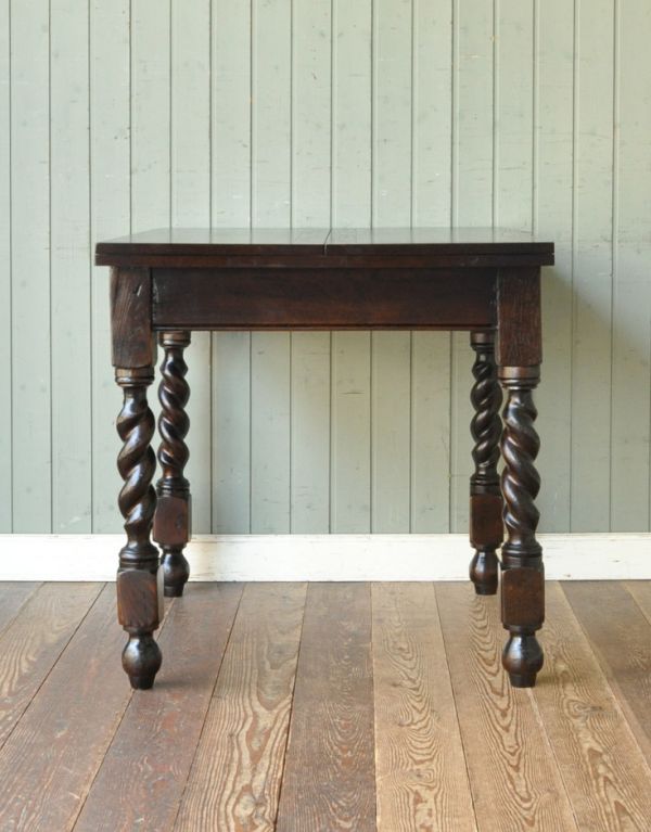 ロイドテーブル　アンティーク家具　イギリスのアンティーク家具、ツイスト脚のドローリーフテーブル（ダイニングテーブル）。温かみのある落ち着いた色です。(m-460-f)