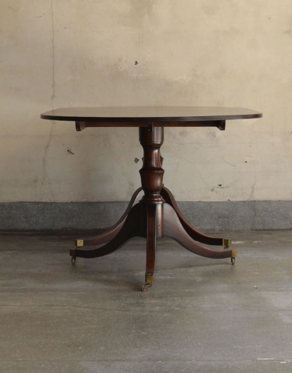 ロイドテーブル　アンティーク家具　美しい脚が特徴的なアンティークの英国家具、伸張式のダイニングテーブル。サイドから見るとこんな感じです。(m-464-f)